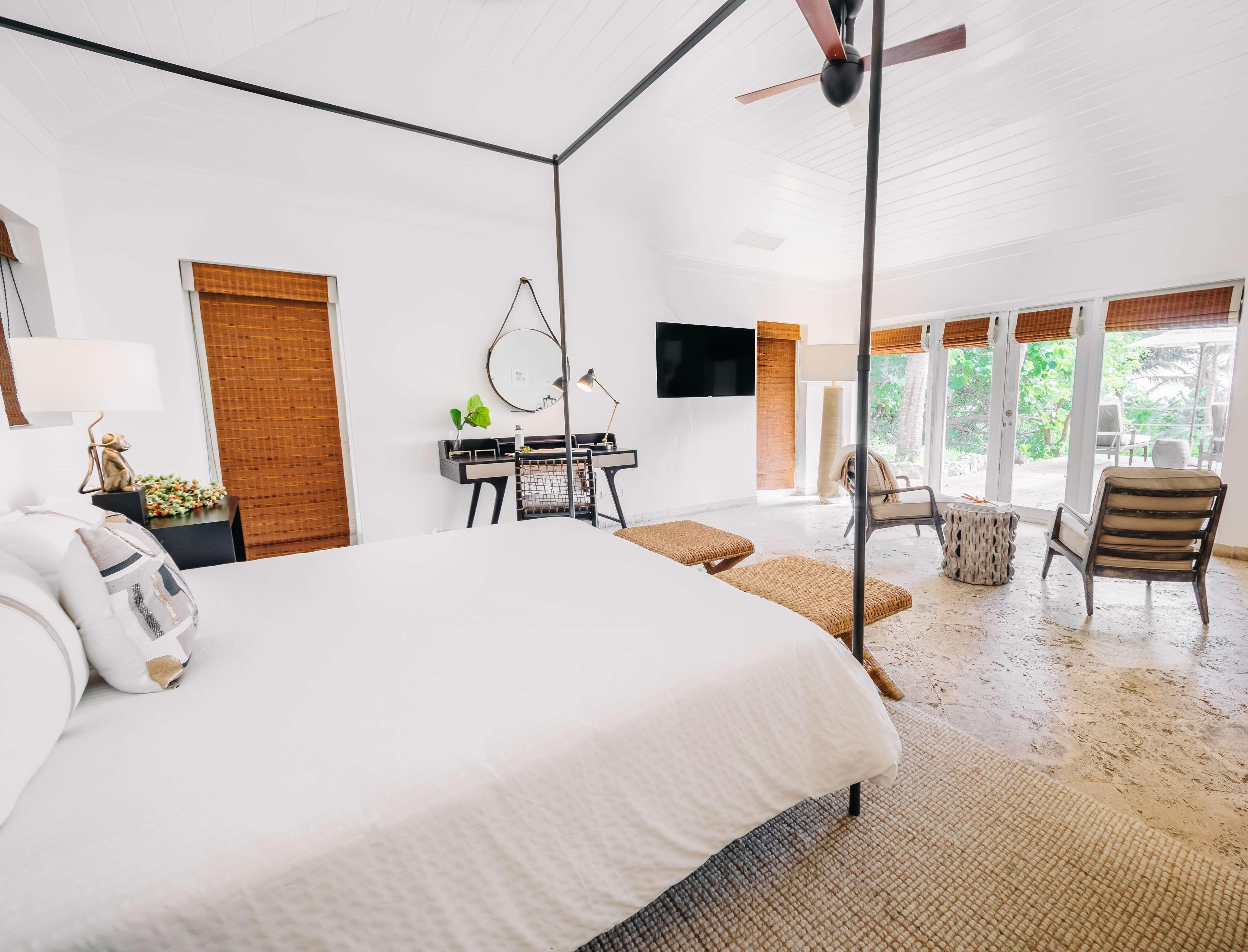 Pink Sands Resort Dunmore Town Екстериор снимка